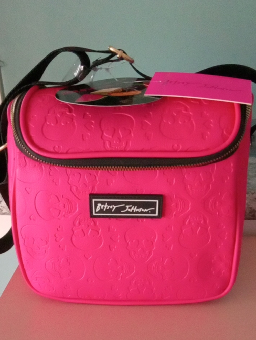Betsey Johnson Hot Pink Embossed Skull Lunch Cube Tote 🩷🩷🩷